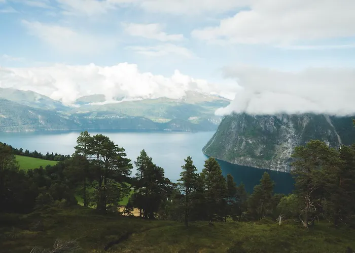 Mountain Views & Comfort - Stay In Stranda