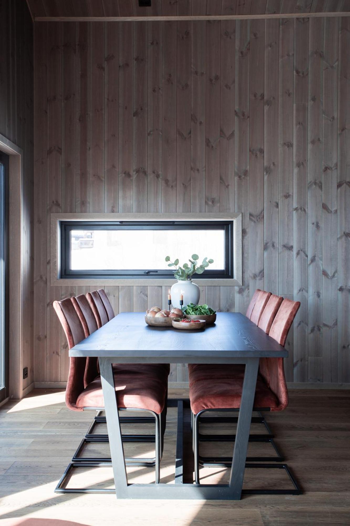 Mountain Views & Comfort - Stay In Stranda Appartement